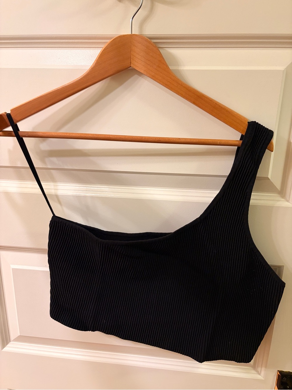 Babaton Black Ribbed One-Shoulder Crop Top